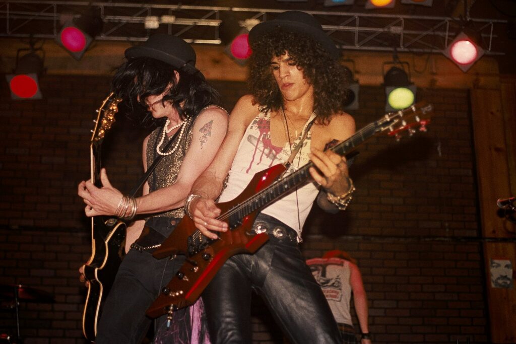 attachment-slash_izzy_stradlin attachment-slash_izzy_stradlin